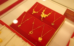 Giá vàng hôm nay 4/2: Bật tăng từ đáy