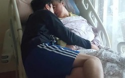 Câu chuyện của đứa con trai bỏ dở "một nửa cuộc đời" để chăm sóc mẹ