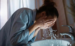 Người thường xuyên rửa mặt bằng nước lạnh buổi sáng, sau 3 tháng cơ thể âm thầm xuất hiện 6 thay đổi