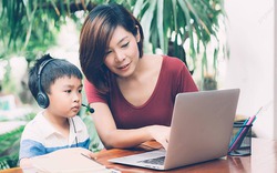 Một bà mẹ có con học giỏi kể: Tôi chỉ dùng 3 câu nói giúp con "lội ngược dòng" thành nhân tố xuất sắc, ai cũng làm được