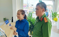 Cụ bà ‘hốt hoảng’ khi nhận 2 tỷ đồng từ tài khoản lạ