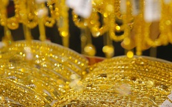 Giá vàng hôm nay 8-2: Đồng loạt dự báo tăng