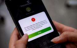 Tại sao lừa đảo biết rõ tài khoản ngân hàng của nạn nhân đang bị khoá để ‘giăng bẫy’?