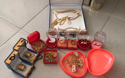 Chồng mất việc, vợ cầm 5 cây vàng đi bán: Ngỡ ngàng bị tiệm vàng đuổi về