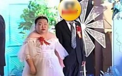 Chú rể 23 cưới vợ 43 tuổi, biểu cảm trong đám cưới gây bất ngờ