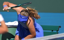 Mỹ nhân tennis 18 tuổi gây phẫn nộ khi thiếu kiềm chế ném vợt, văng tục với khán giả vì thua trận