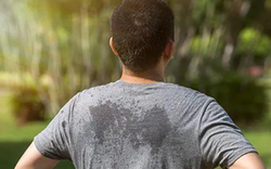 Chỉ cần vận động nhẹ đã "đổ mồ hôi như tắm": Có thể cơ thể đang phát đi 4 tín hiệu sức khỏe