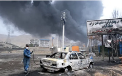 Mưa độc trút xuống Tehran khi Israel không kích nhắm vào các cơ sở dầu mỏ của Iran