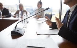 Chồng bất ngờ bị đột quỵ khi đang ngồi họp: Nguyên nhân đến từ 1 việc làm cùng vợ