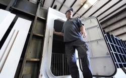 Chiến sự Trung Đông leo thang, doanh nghiệp hầm trú ẩn Mỹ 'cháy hàng'