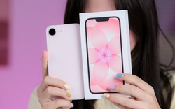 Cận cảnh iPhone 17e màu hồng mới: Hồng mà nhạt như trắng, hợp với nữ nhưng nam dùng cũng chẳng sao