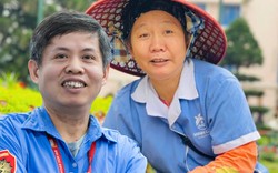 Chân dung chú bảo vệ và cô lao công hot nhất Hà Nội: Người có bằng Cử nhân nghệ thuật, người "bắn tằng tằng" nhiều ngoại ngữ!