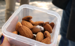 Ngày càng nhiều người còn trẻ đã khổ vì bệnh gan, bác sĩ khuyên: 5 loại hạt này thèm mấy cũng ăn ít lại!