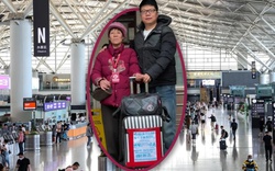 Mẹ vợ mù chữ lần đầu đi máy bay, chàng rể chu đáo dán “lá thư cầu cứu” lên vali