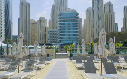 Những bức ảnh chưa từng có chụp Dubai hiện tại: Nơi xa hoa nhất hành tinh giờ như “thành phố hoang" chìm trong im lặng