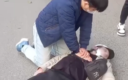 Bác sĩ ép tim cứu sống thanh niên ngừng tuần hoàn trên phố