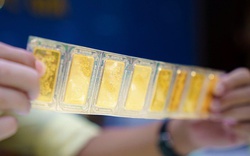 Giá vàng trong nước vẫn bật tăng dù giá vàng thế giới lao dốc