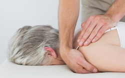 Người phụ nữ 54 tuổi đột ngột tử vong, bác sĩ cảnh báo 2 thói quen nhiều người vẫn làm mỗi ngày