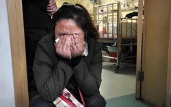 Mẹ nghỉ việc 3 năm kèm con học, bật khóc khi nghe con nói một câu: "Đời tôi coi như hết!"