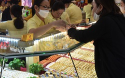 Giá vàng hôm nay, 18-3: Tiếp tục lao xuống