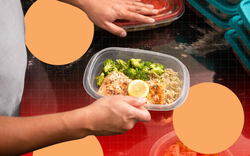 6 thực phẩm tuyệt đối KHÔNG nên để trong hộp nhựa, đồ ăn nhanh hỏng còn tiềm ẩn rủi ro sức khỏe