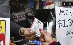 Nữ công nhân gặp biến cố bất ngờ sau khi trúng số độc đắc