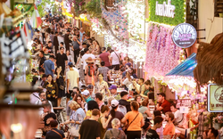 Không phải Bùi Viện, con phố này ở Việt Nam được báo Tây ví ghé đây như "đi Paris phải xem tháp Eiffel"