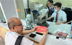 Khách hàng gửi tiết kiệm 5,7 tỷ đồng: 1 năm sau nhận về số tiền khó tin