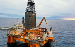 Khoan thẳng đứng 3.872m xuống đáy biển, phát hiện một mỏ dầu khổng lồ dày hơn 200m, trữ lượng lên đến 89 triệu thùng dầu
