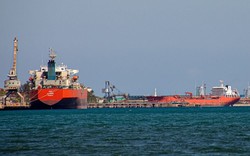 Đang trên đường tới Cuba, một tàu chở 200.000 thùng dầu Nga bất ngờ đổi hướng tới nước láng giềng của Havana