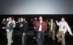 “Anh Trai Liên Quân” quậy tung fan meeting AOGS26: Triết - Karl visual căng đét, Lai Bâng - ADC hóa “tiếp viên trà chanh”