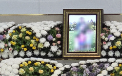 Vụ 5 cha con tự tử vì nghèo đói rúng động Hàn Quốc: Xót xa chiếc bình sữa đặt trước di ảnh 4 đứa trẻ