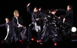 Cảnh sát chặn người mang dao, súng điện vì đêm nhạc BTS