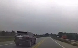 Phạt tài xế xe biển xanh vượt ẩu trên cao tốc Nội Bài - Lào Cai