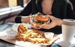 Bác sĩ nêu rõ loại thực phẩm "tệ hơn thuốc lá": Thủ phạm gây hàng loạt bệnh, thậm chí tử vong sớm