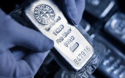 Ồ ạt đổ tiền bắt đáy, 265 tấn bạc về kho một tổ chức chỉ trong 1 đêm