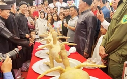 Tục lệ độc lạ ở Bắc Ninh: Người 50 tuổi phải trình làng bằng mâm xôi khủng và gà