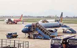 Giá vé máy bay "nóng" theo xăng dầu, nhiều gia đình tính lại kế hoạch nghỉ lễ 30-4