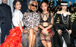 Chanel đang ưu ái một nàng thơ da màu có ngoại hình cực chiến, liệu vị thế của Jennie sẽ bị lung lay?