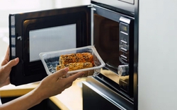 Bác sĩ đa khoa cảnh báo đến tất cả người dùng lò vi sóng