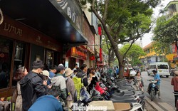 Khổ sở xếp hàng mua vàng bạc rồi trúng quả... đắng