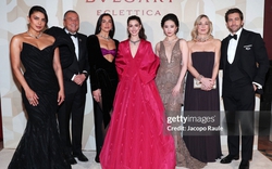 Thảm đỏ BVLGARI quy tụ Lưu Diệc Phi, Anne Hathaway và dàn sao đông: Phải liên tục chụp ảnh để tất cả được là center?
