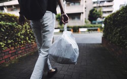 Vì sao ở Nhật Bản có rất ít thùng rác nơi công cộng?