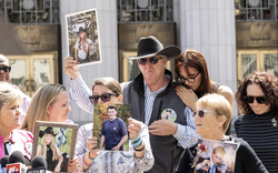 Meta, YouTube bị buộc bồi thường 6 triệu USD cho cô gái 20 tuổi do gây nghiện cho người dùng nhỏ tuổi