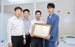Bộ GD&ĐT khen thưởng đột xuất nam sinh Bách khoa dũng cảm cứu người trong vụ cháy ở Lĩnh Nam