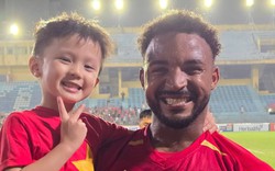 Vì sao vợ Duy Mạnh lại "xin vía" cho quý tử tóc xoăn giống Xuân Son?