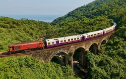 Chuyến tàu ‘xịn như khách sạn 5 sao’ mới nhất ở Việt Nam: Đi qua vịnh biển đẹp top 1 thế giới, giá chưa đến 200.000 đồng/người