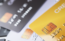 "Giả vờ" hủy thẻ tín dụng của ngân hàng
