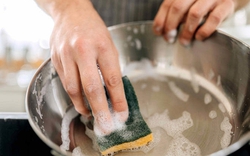 7 thứ bạn KHÔNG BAO GIỜ nên rửa với miếng bọt biển