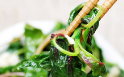 Loại rau bổ ngang thịt bò, ở trời Tây được quý như “vàng”, nào ngờ chợ Việt lại bán đầy